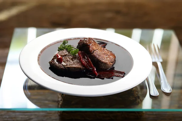 Filet mignon à la sauce au vin rouge — Photo