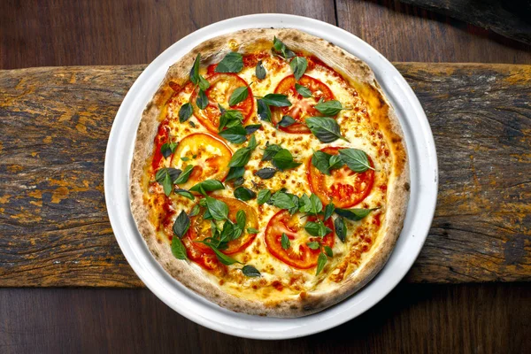 Traditional Pizza margherita — Stock Photo, Image