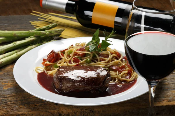 Filet mignon con salsa de vino tinto — Foto de Stock