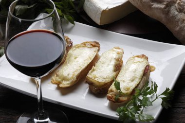 Crostini jambon ve peynir ile