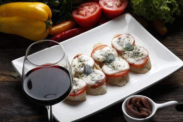 Canape with tomatoes and cheeese — Stock Photo, Image