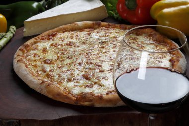 Odun fırınından lezzetli pizza