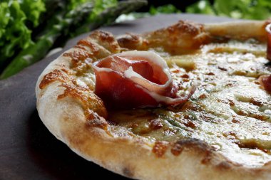 Pizza jambon ile yakın çekim