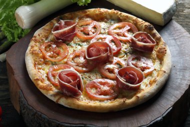 Odun fırınından lezzetli pizza