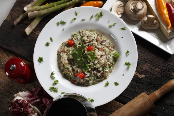 Risotto com carne e vinho tinto — Fotografia de Stock