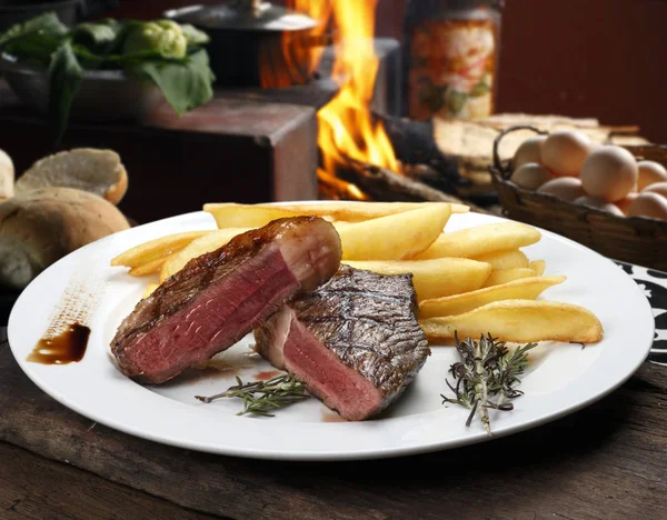 Fries with Brazilian picanha — Stock Photo, Image