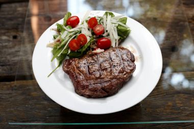 biftek salatası ile