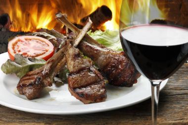 Kızarmış kuzu kaburga