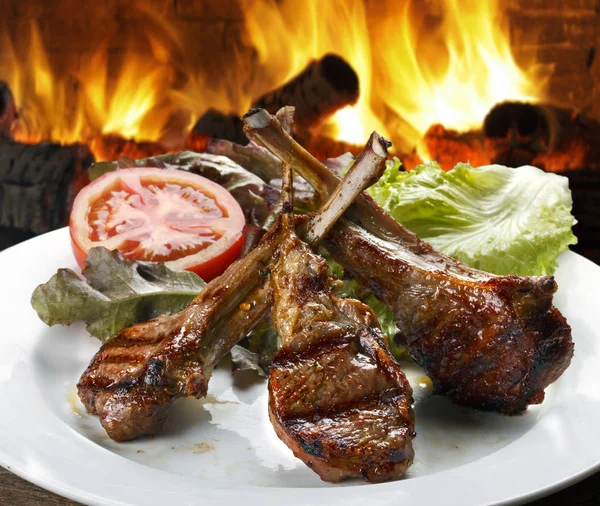 Kızarmış kuzu kaburgası