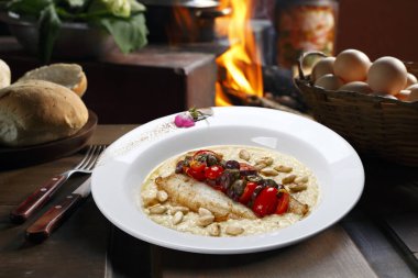 Balık ve fındık ile risotto