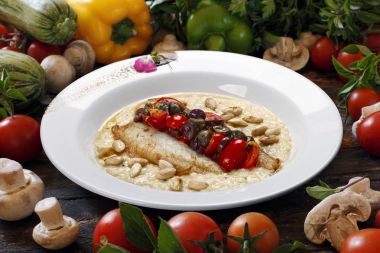 Balık ve fındık ile risotto