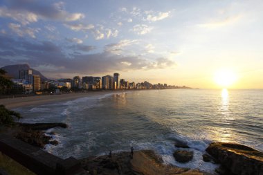 Muhteşem gün batımı görünümü kıyılarının Rio de Janeiro, Brezilya