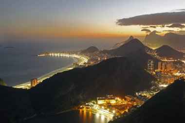 Muhteşem gün batımı görünümü kıyılarının Rio de Janeiro, Brezilya