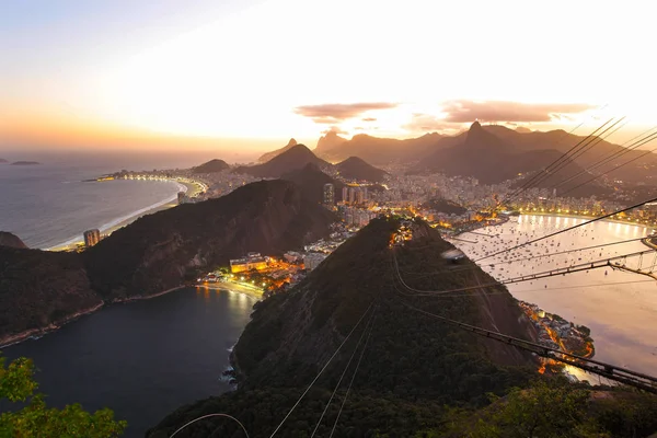 風光明媚なサンセット リオデジャネイロ ブラジルのケーブルカー ビュー — ストック写真
