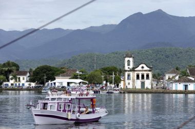 Paraty Körfezi ve kilise, devlet Rio de Janeiro