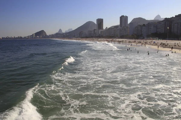 Mensen Ontspannen Het Strand Van Rio Janeiro — Stockfoto