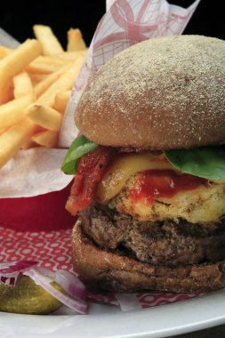 büyük lezzetli burger