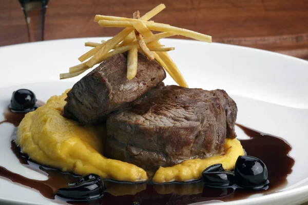 Filet mignon in sauce — Stock Photo, Image