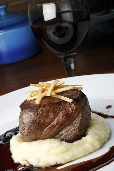 Filet mignon con purè — Foto Stock