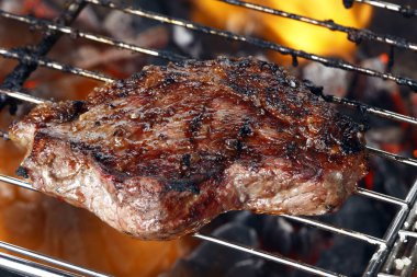 Picanha, ızgara yaparken geleneksel Brezilya sığır eti