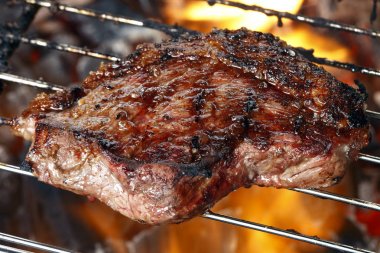 Picanha, ızgara yaparken geleneksel Brezilya sığır eti