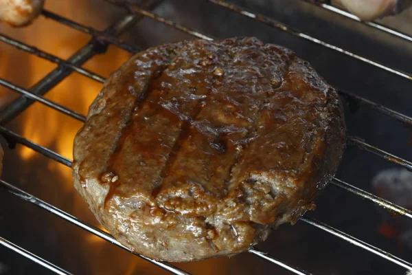 Delizioso Hamburger Carne Mentre Grigliate — Foto Stock