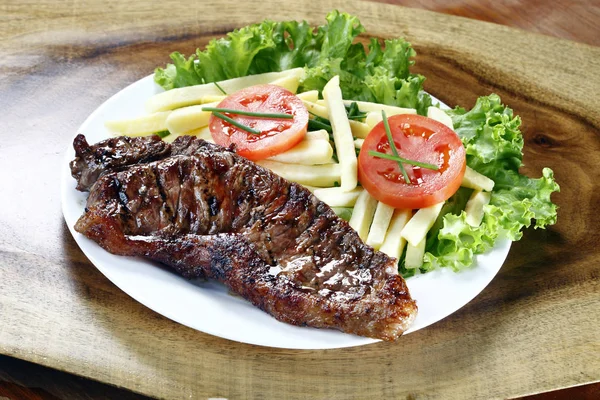 Hot Picanha with fresh salad. — Stock Photo, Image