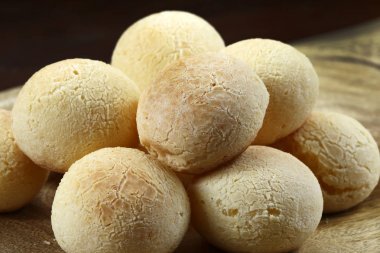 Taze yedeklenmiş peynir ekmek, görünümü kadar yakın