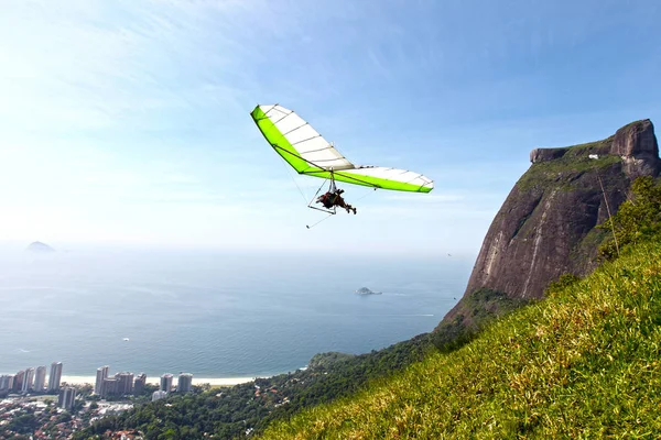 Gleitschirm in Rio de Janeiro, Brasilien — Stockfoto