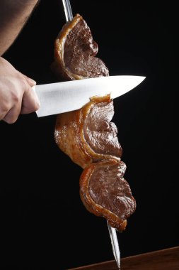 Üzerinde şiş ızgara picanha