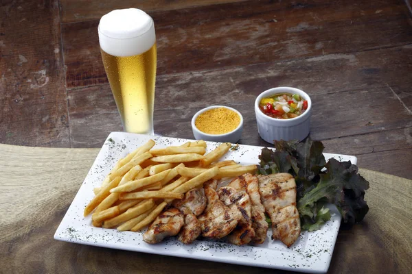 Bier Met Gesneden Vlees Salade — Stockfoto