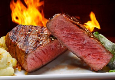 Orta nadir dilimlenmiş dana biftek