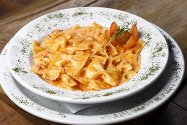 Lezzetli makarna, görünümü kadar yakın