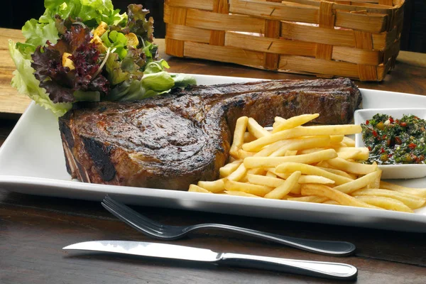 Rib Eye Steak Met Frietjes — Stockfoto