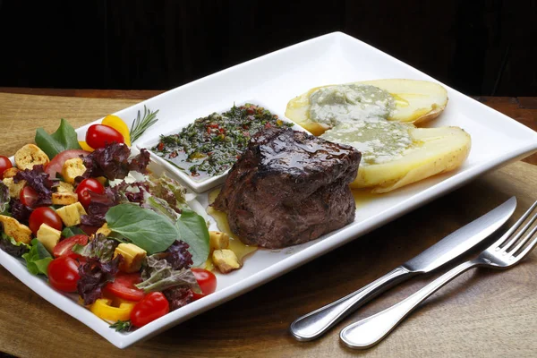 Steak Rôti Avec Pommes Terre Salade — Photo