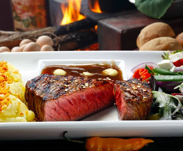 Medium Rare Sliced Beef Steak — Stock Photo, Image