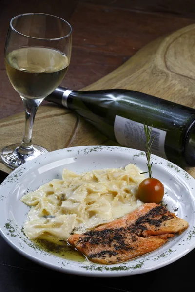 Salmon Pasta White Sauce White Wine — Stock Photo, Image