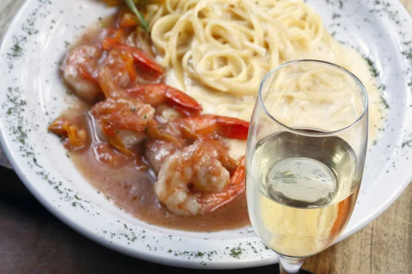 Pastas Apetitosas Con Camarones Salsa Blanca —  Fotos de Stock