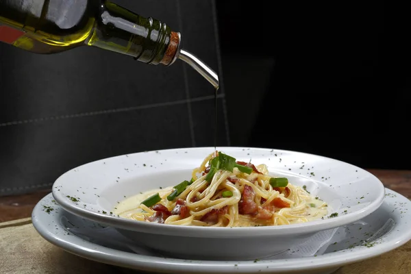 Spaghetti Met Witte Saus Spek Olijfolie — Stockfoto