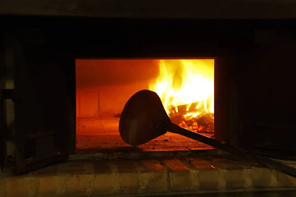 Wooden Oven Baking Pizza — Stock Photo, Image