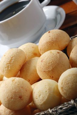 Taze yedeklenmiş peynir ekmek ve sabah kahvesi, yakın görünümü