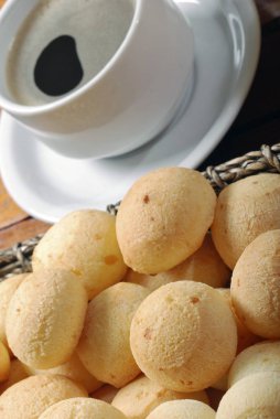 Taze yedeklenmiş peynir ekmek ve sabah kahvesi, yakın görünümü