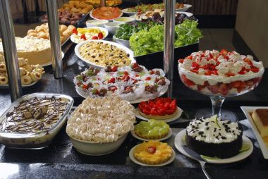 Self Servis Restoran, farklı yemekler görünümünü