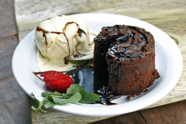 Petit Gateau Con Helado —  Fotos de Stock