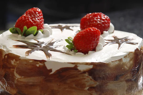 イチゴのおいしいパーティー ケーキ — ストック写真