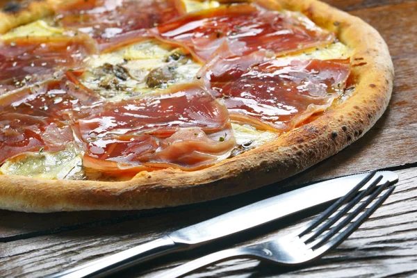 Pizza Serem Mozzarella Szynka Parma — Zdjęcie stockowe