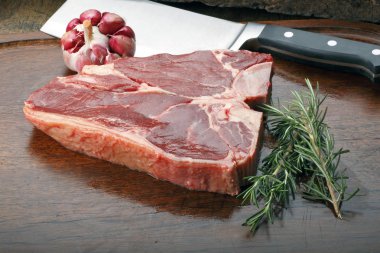 T kemik biftek Barbekü, görünümü kadar yakın