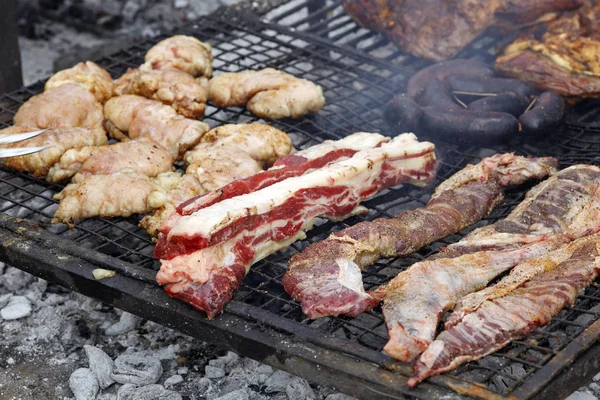 Sortimento Salsichas Churrasco Carne Diferente Grelha — Fotografia de Stock