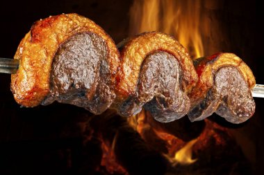 Üzerinde şiş ızgara picanha