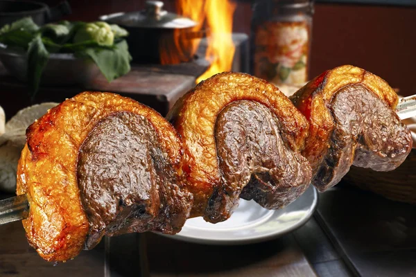 Gegrilde picanha aan het spit — Stockfoto